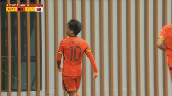  國(guó)青1-0卡塔爾！蒯紀(jì)聞精彩低射破門，毛偉杰就地反搶送助攻