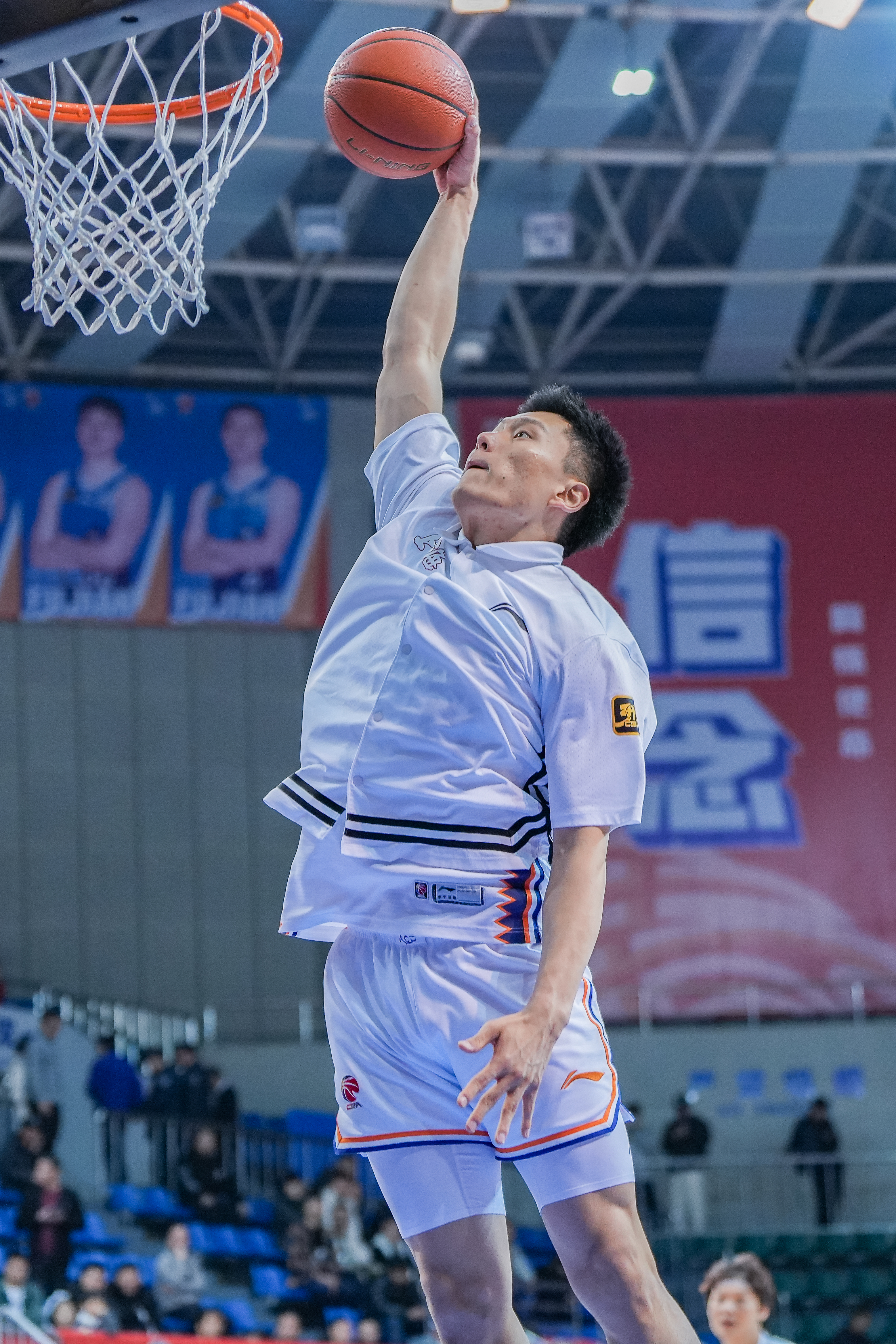 持續(xù)漲球！上海男籃“李花”組合—李弘權(quán)、李添榮