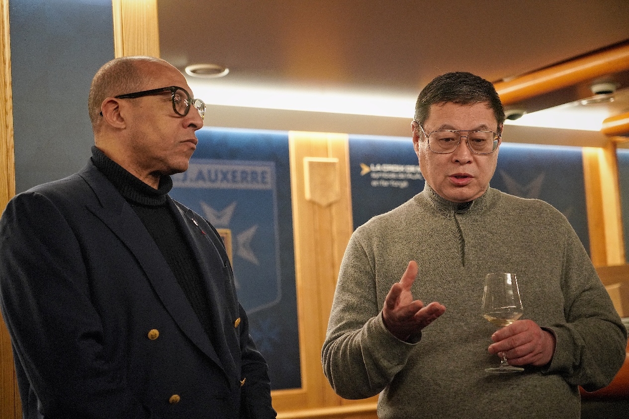 法國足協(xié)主席迪亞洛做客歐塞爾，并與董事會主席周云杰會晤