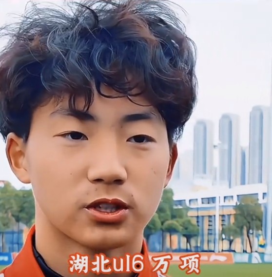  萬項談全運會吊射破門：發(fā)現(xiàn)門將站位不是很好，就很自信的射門