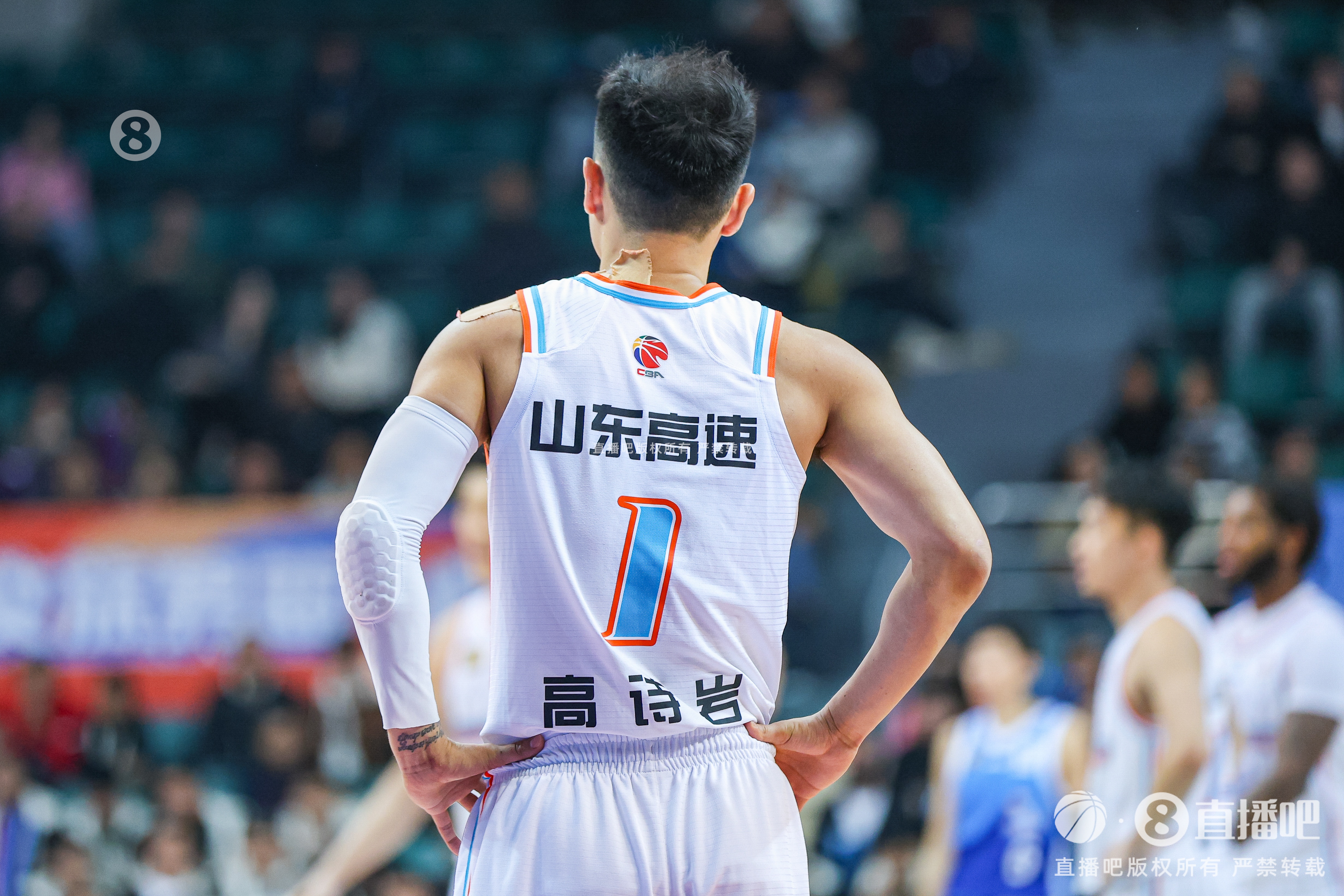  慢熱！首節(jié)山東落后四川1分 全隊(duì)首發(fā)5人單節(jié)合計(jì)僅拿到3分
