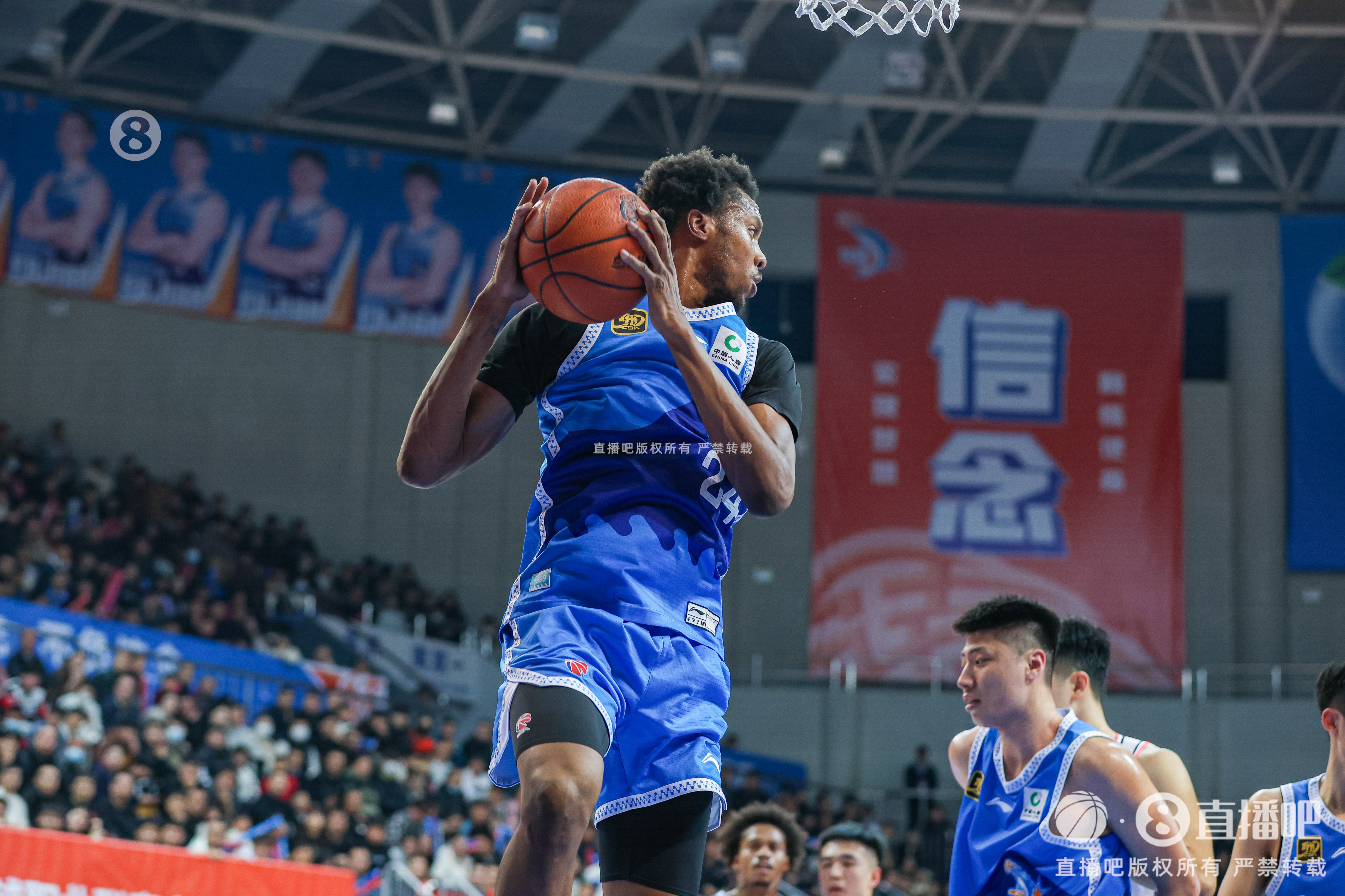  今天效率是真高！路易斯-金20中15&三分7中5怒砍41分8板4斷